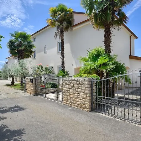 Apartament Modern In With Swimming Pool *