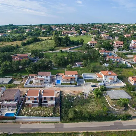 Modern In With Swimming Pool Appartement Poreč