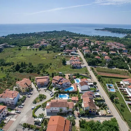 Modern In With Swimming Pool Poreč
