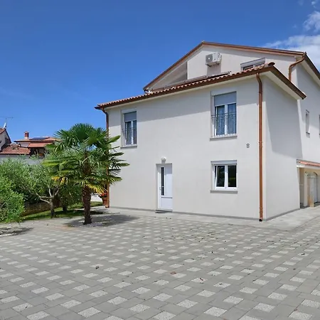 Appartement Modern In With Swimming Pool *