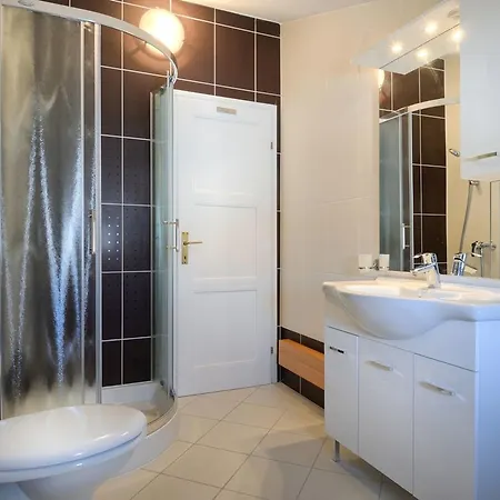 Apartament Modern In With Swimming Pool