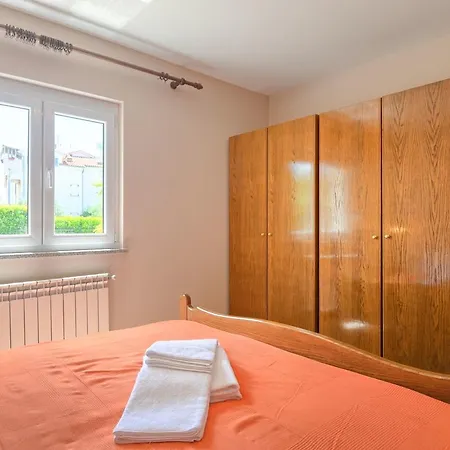 Modern In With Swimming Pool Appartement