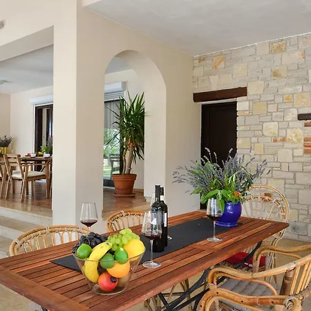 Modern In With Swimming Pool Apartament Poreč