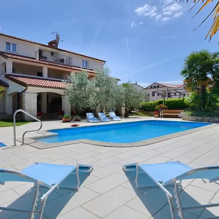 Appartement Modern In With Swimming Pool *